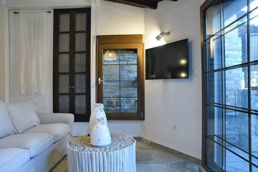 Γεράνι Suite In Ktima Gerostathi Polychrono Exterior photo